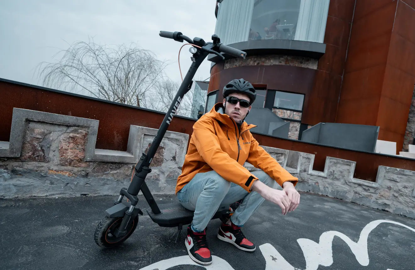 Electric Scooter vs. Hoverboard: An Electric Ride Comparison