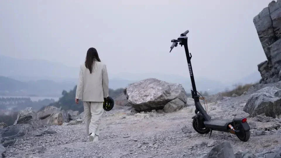 Off-Road Electric Scooter Guide: Sand & Bumpy Roads Performance – NAVEE_US