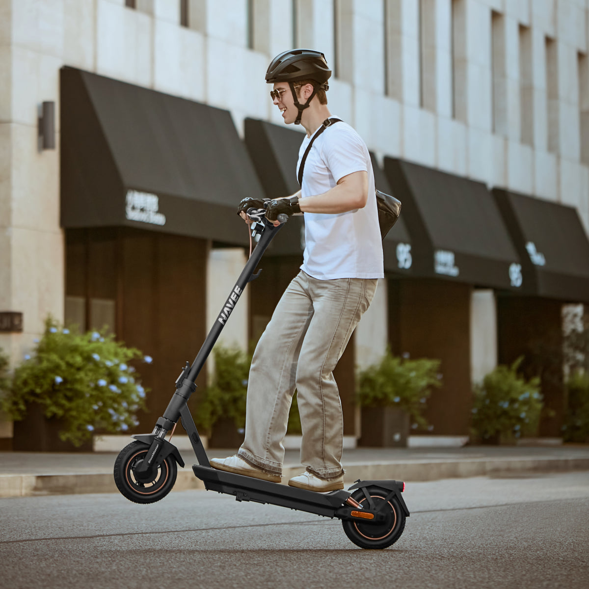 NAVEE GT3 Pro | High-Torque Commuter Scooter